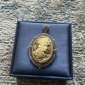 Italian hand made Camilo pendant set in silver